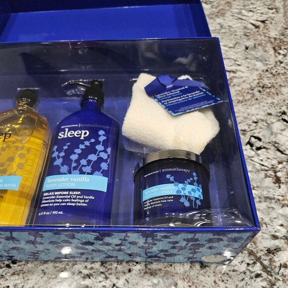 BRAND NEW BATH & BODY WORKS SLEEP GIFT BOX WITH LOTION, WASH, OIL, CANDLE, SOCKS - Picture 7 of 14